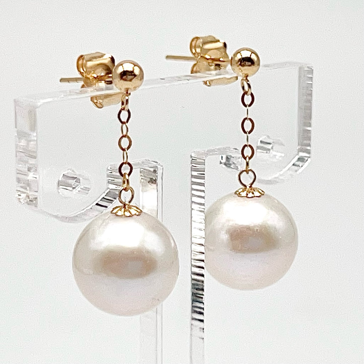 Swing Swing . Edison Pearl Earring Stud in 18K with Chain. White . Top Quality