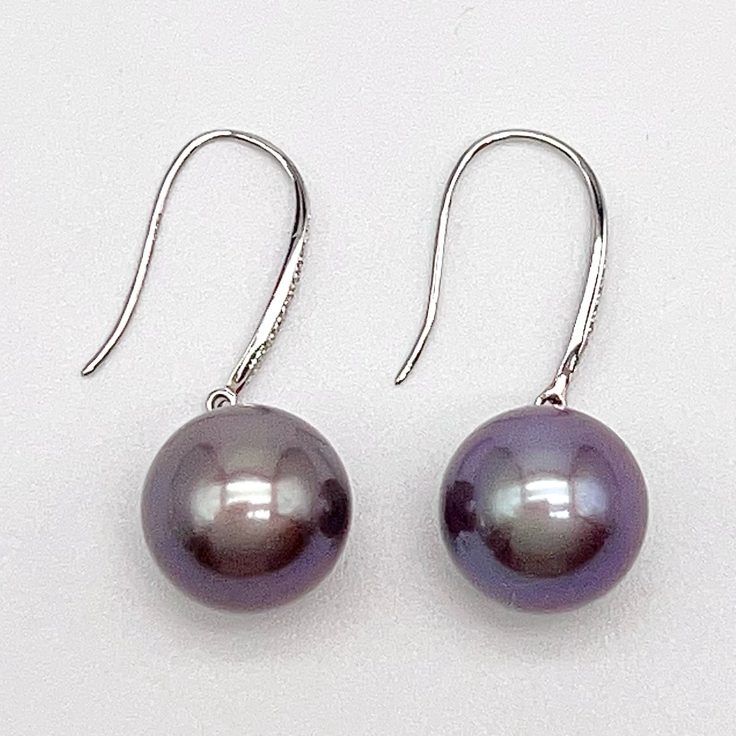 Classic. Metallic Purple Edison Pearl Earring Dangle in Platinum . PT900