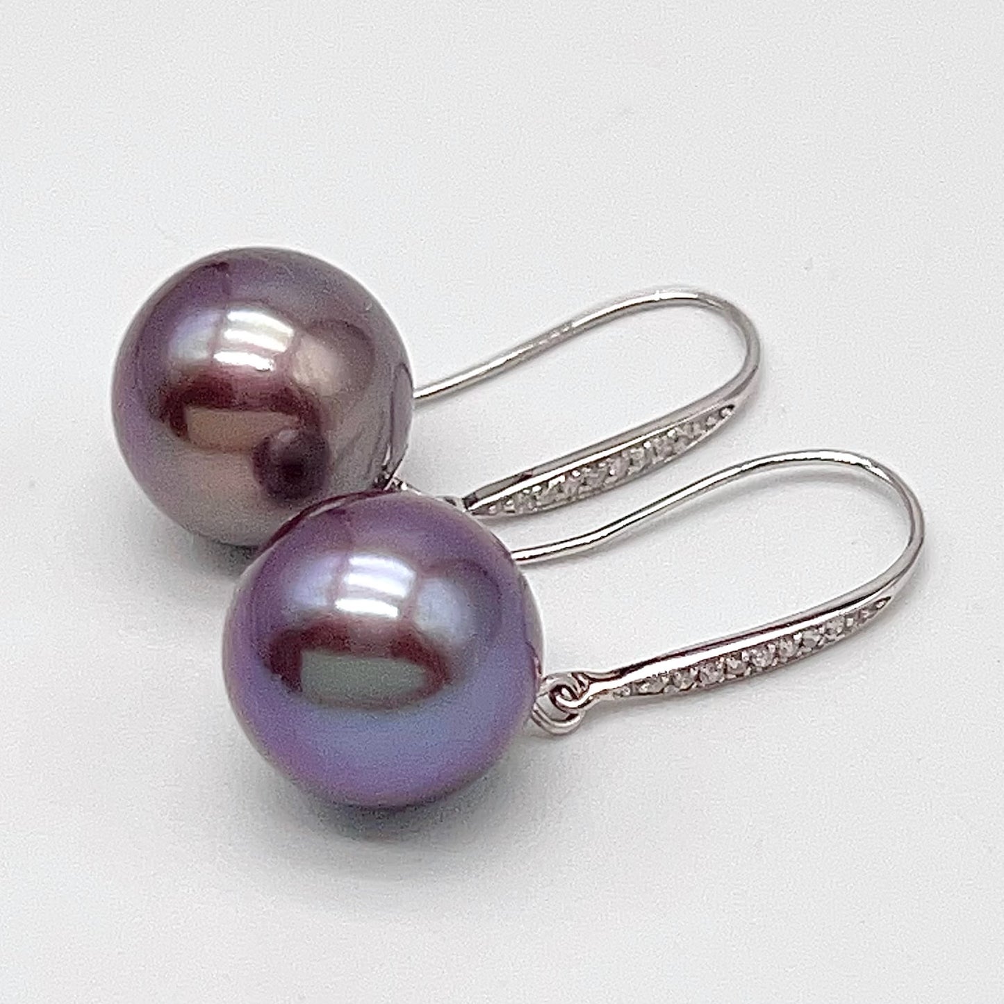 Classic. Metallic Purple Edison Pearl Earring Dangle in Platinum . PT900