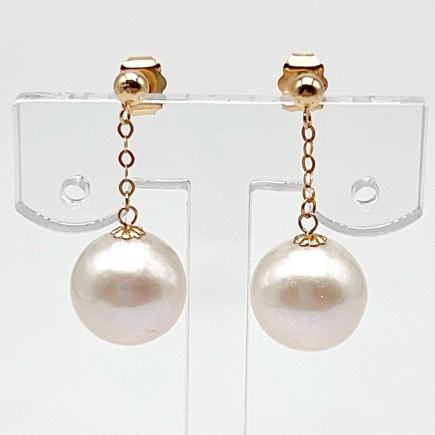 Swing Swing . Edison Pearl Earring Stud in 18K with Chain. White . Top Quality