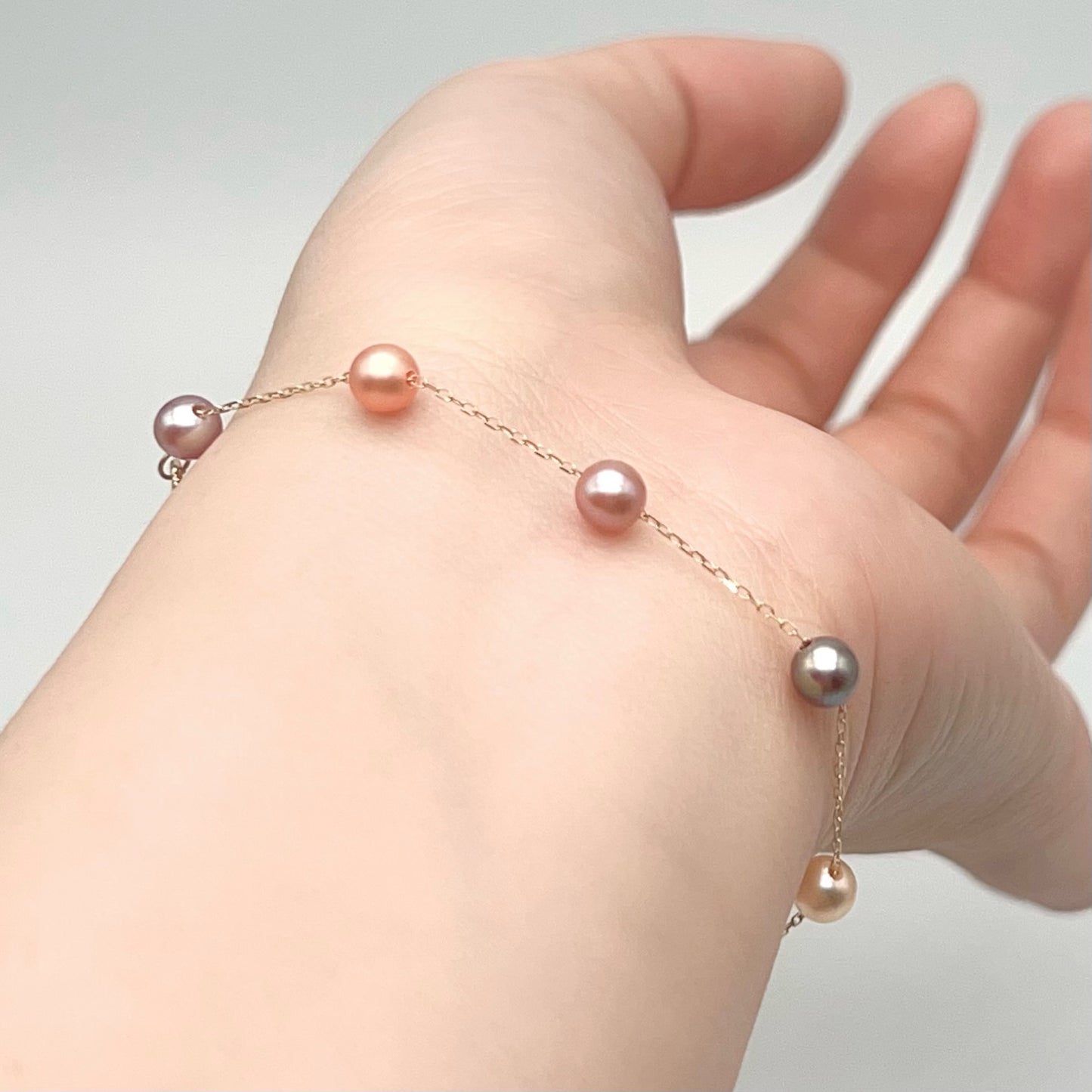 Star Light . Bracelet of Multi-Color Freshwater Pearl in Gold 18K. 5mm