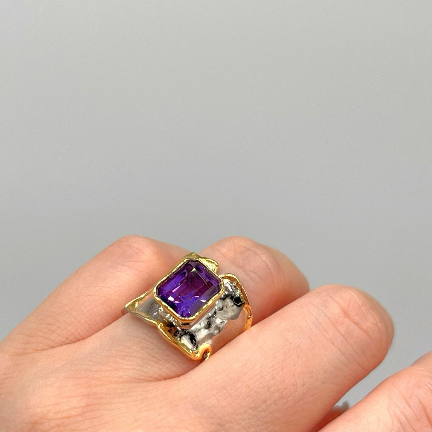 Retro Wind. Amethyst Ring in Silver 925. Golden Lining
