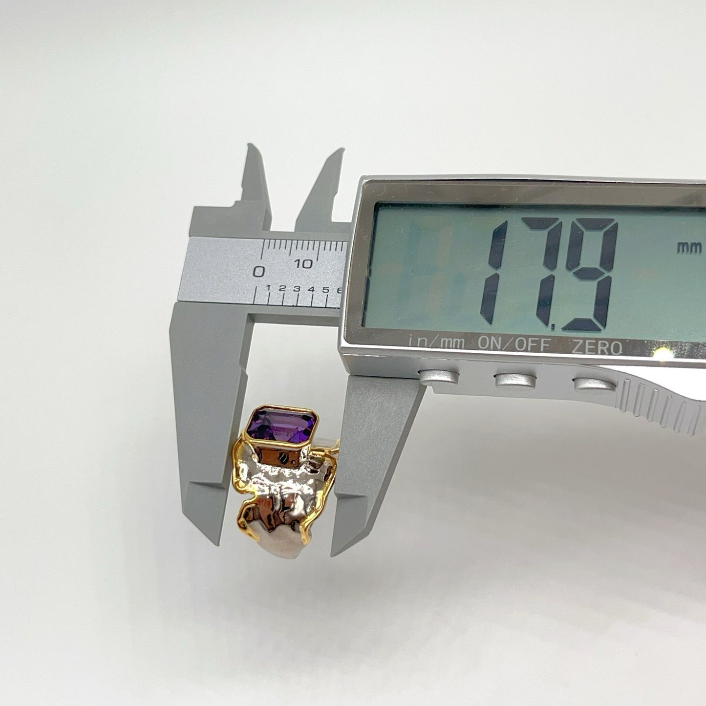 Retro Wind. Amethyst Ring in Silver 925. Golden Lining