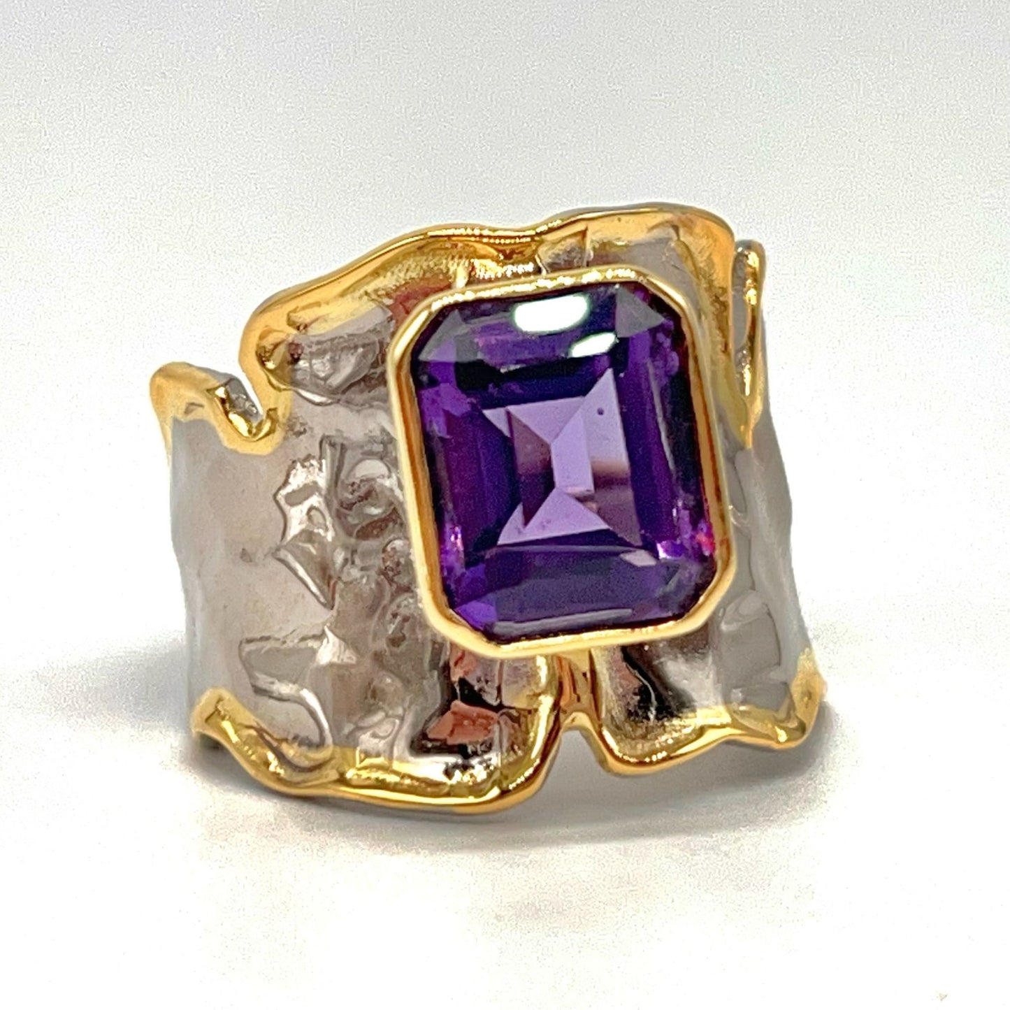 Retro Wind. Amethyst Ring in Silver 925. Golden Lining