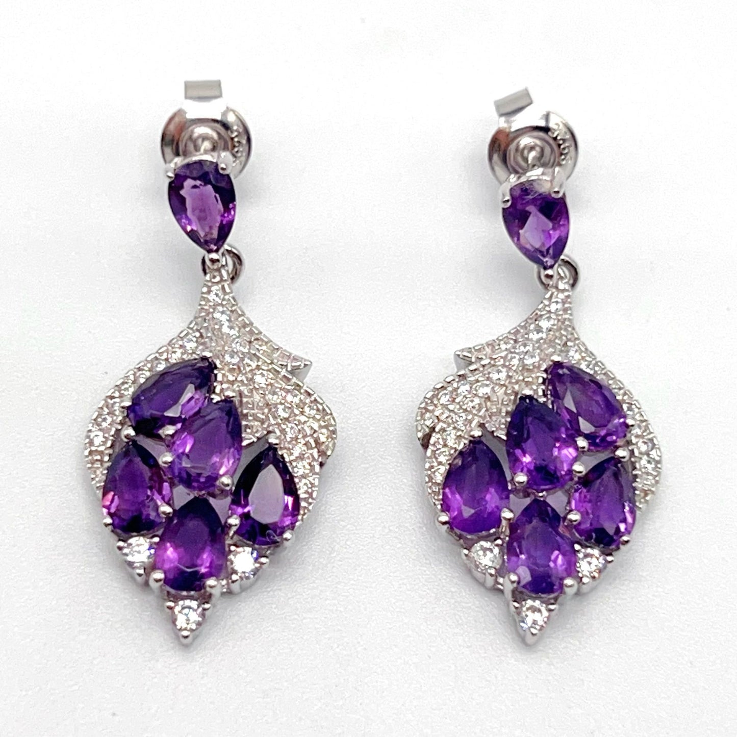 Contemporary Cocktail . Earring in Silver 925 with Amethyst Leaf