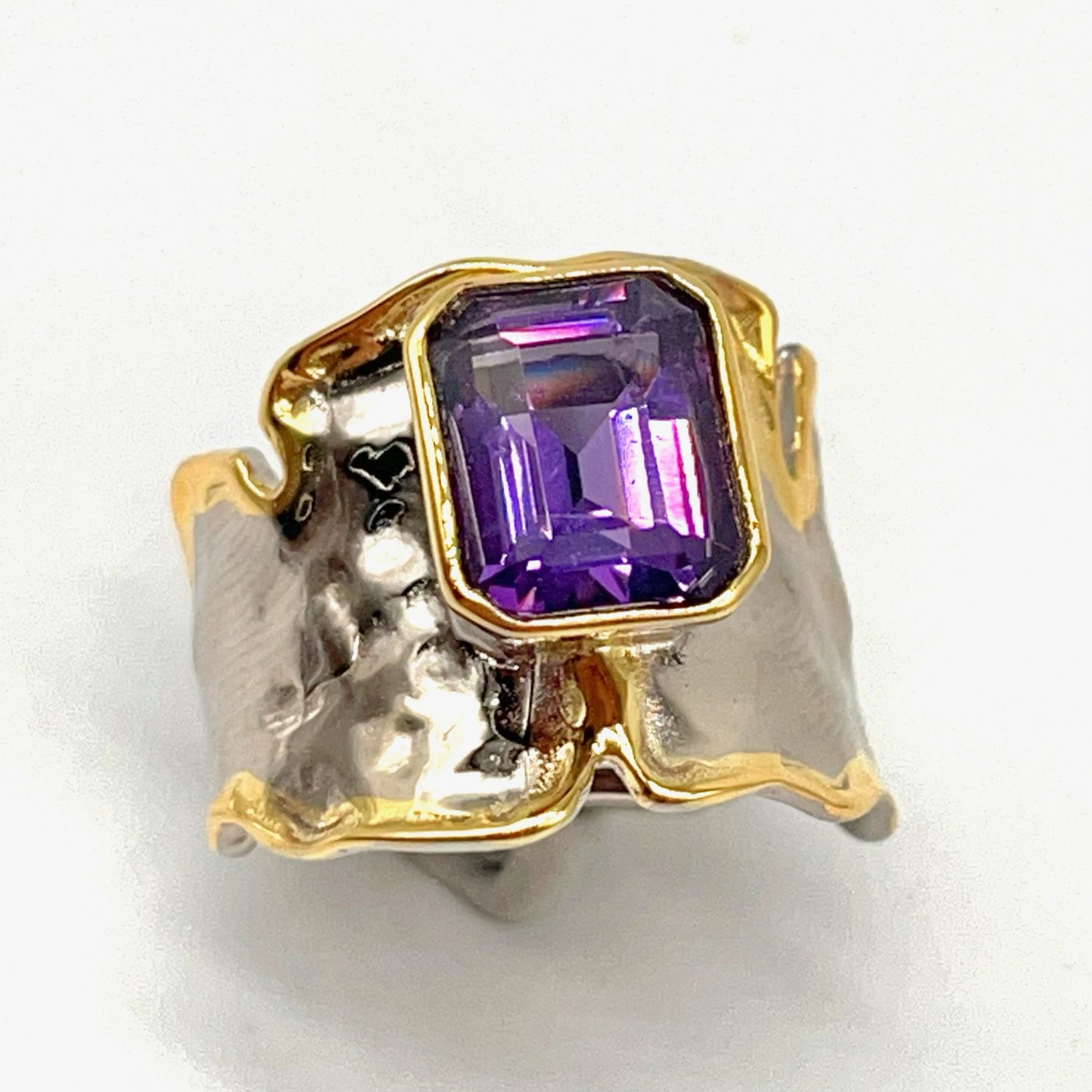 Retro Wind. Amethyst Ring in Silver 925. Golden Lining