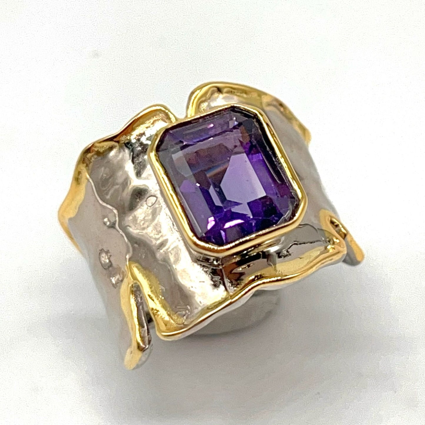 Retro Wind. Amethyst Ring in Silver 925. Golden Lining