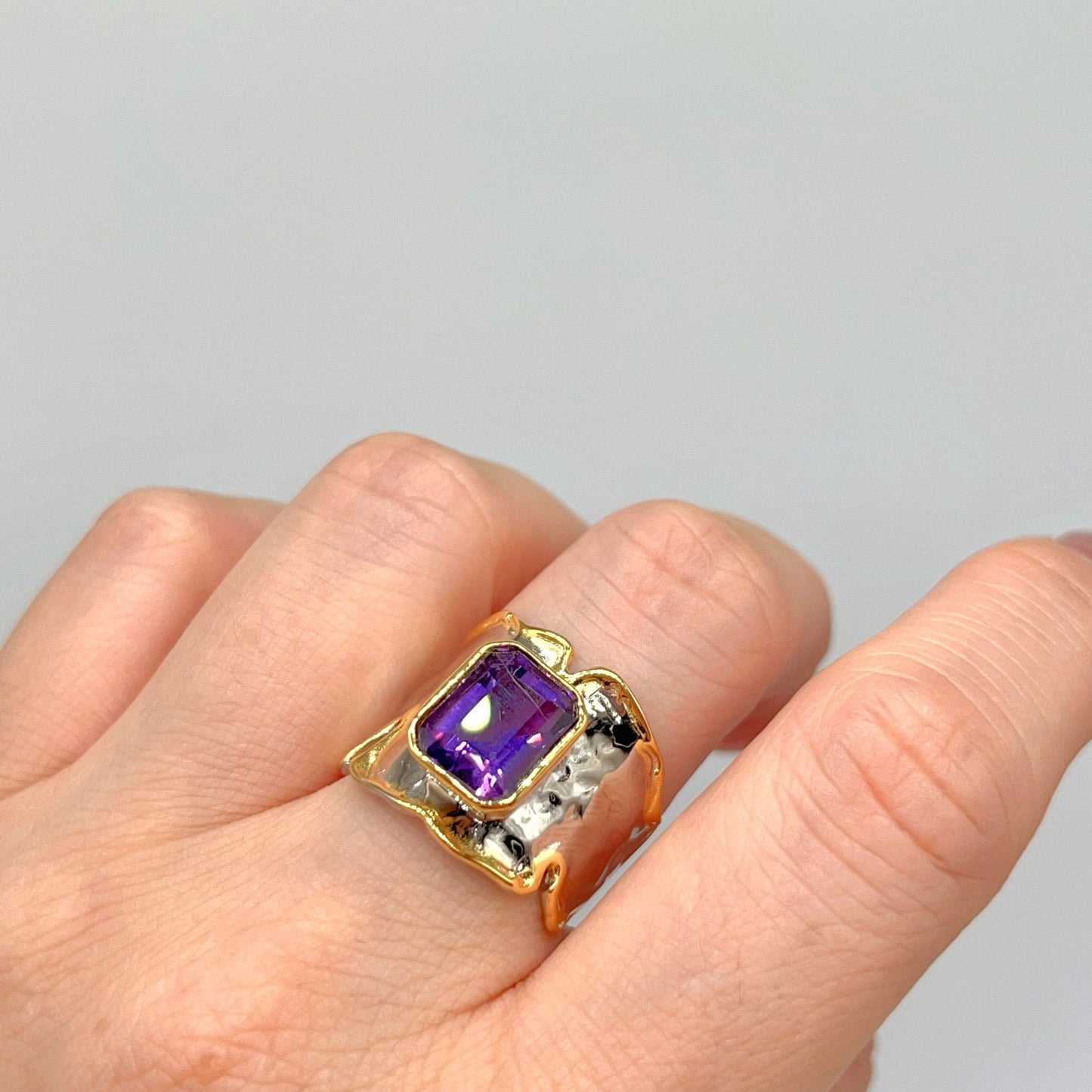Retro Wind. Amethyst Ring in Silver 925. Golden Lining