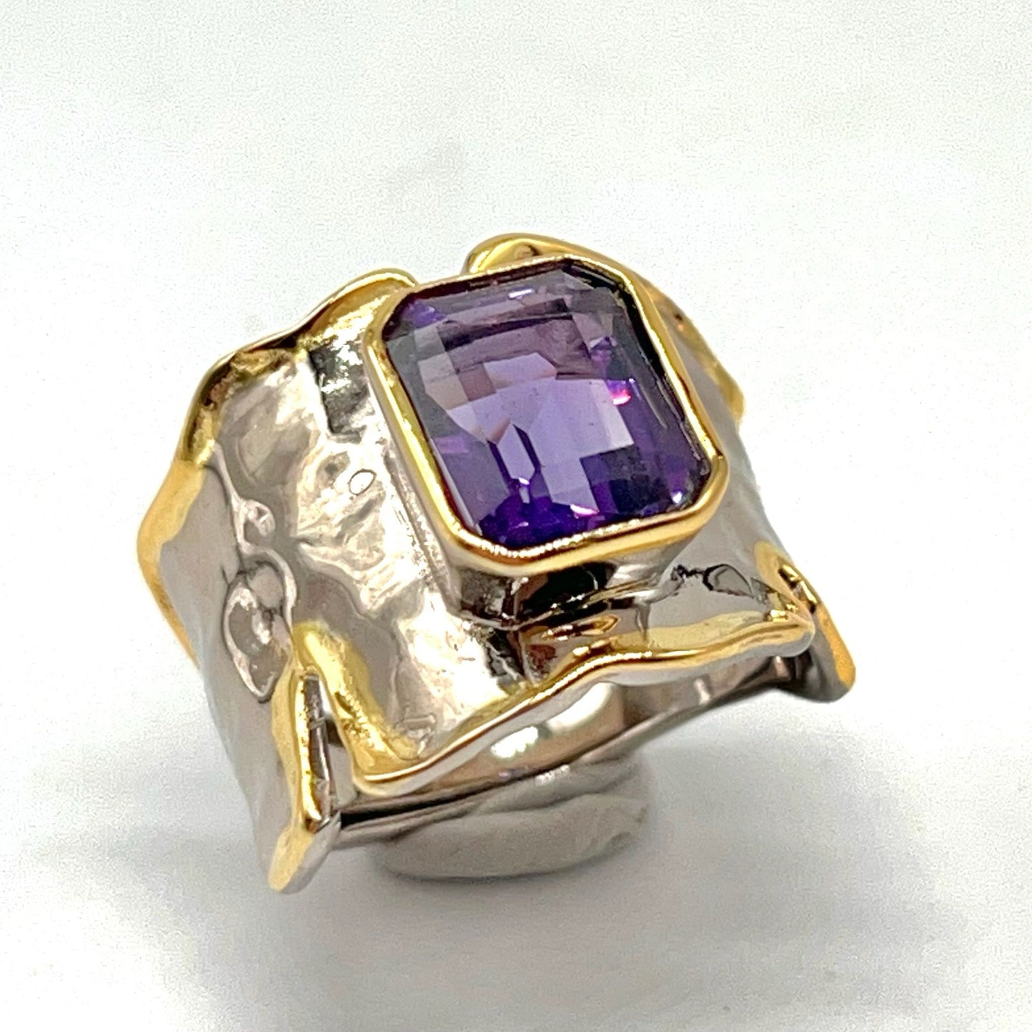 Retro Wind. Amethyst Ring in Silver 925. Golden Lining