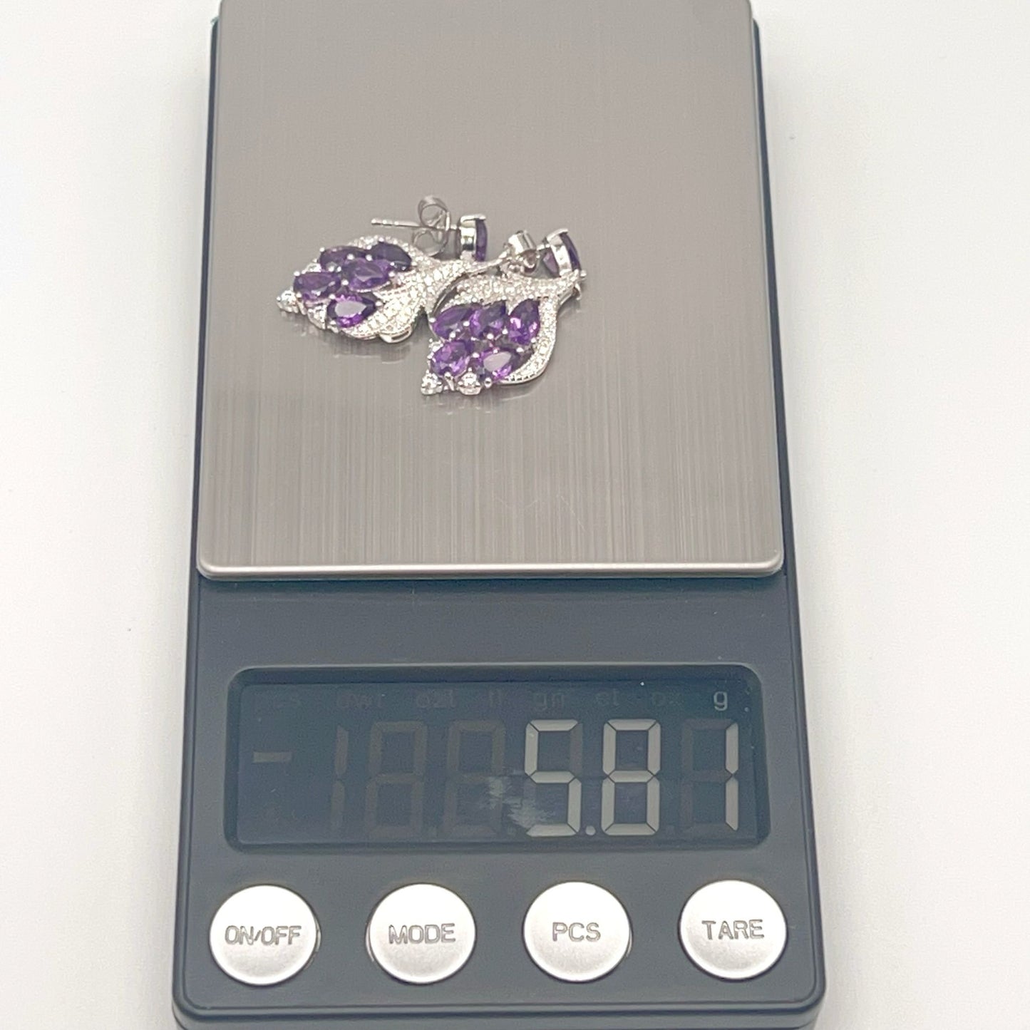 Contemporary Cocktail . Earring in Silver 925 with Amethyst Leaf