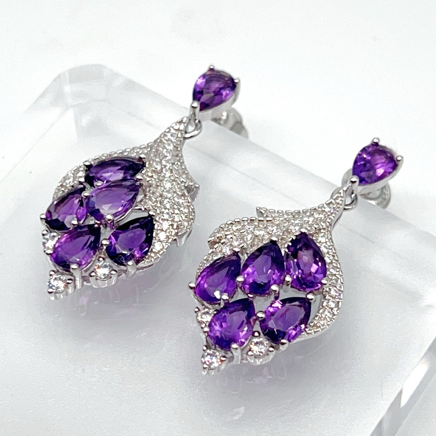 Contemporary Cocktail . Earring in Silver 925 with Amethyst Leaf