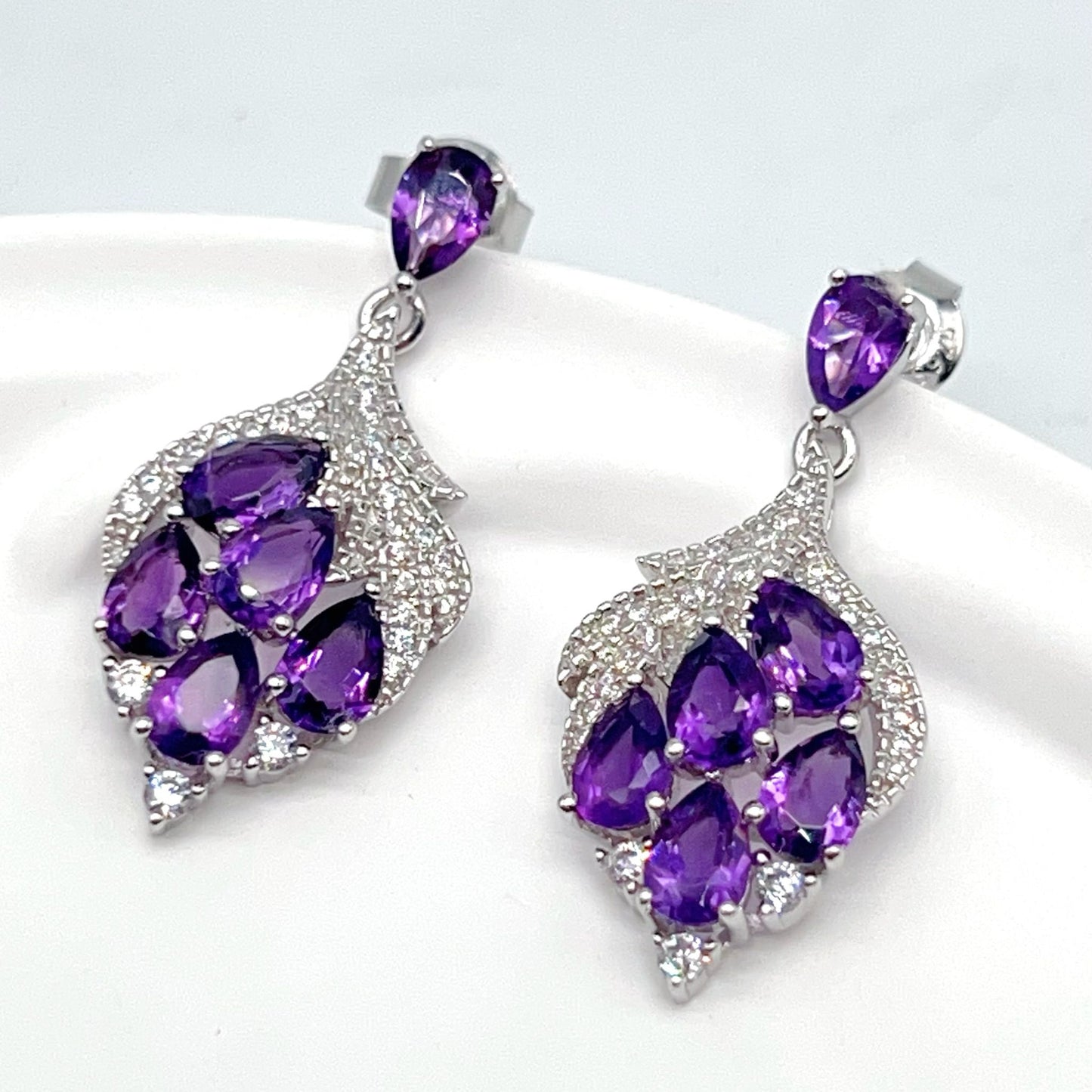 Contemporary Cocktail . Earring in Silver 925 with Amethyst Leaf