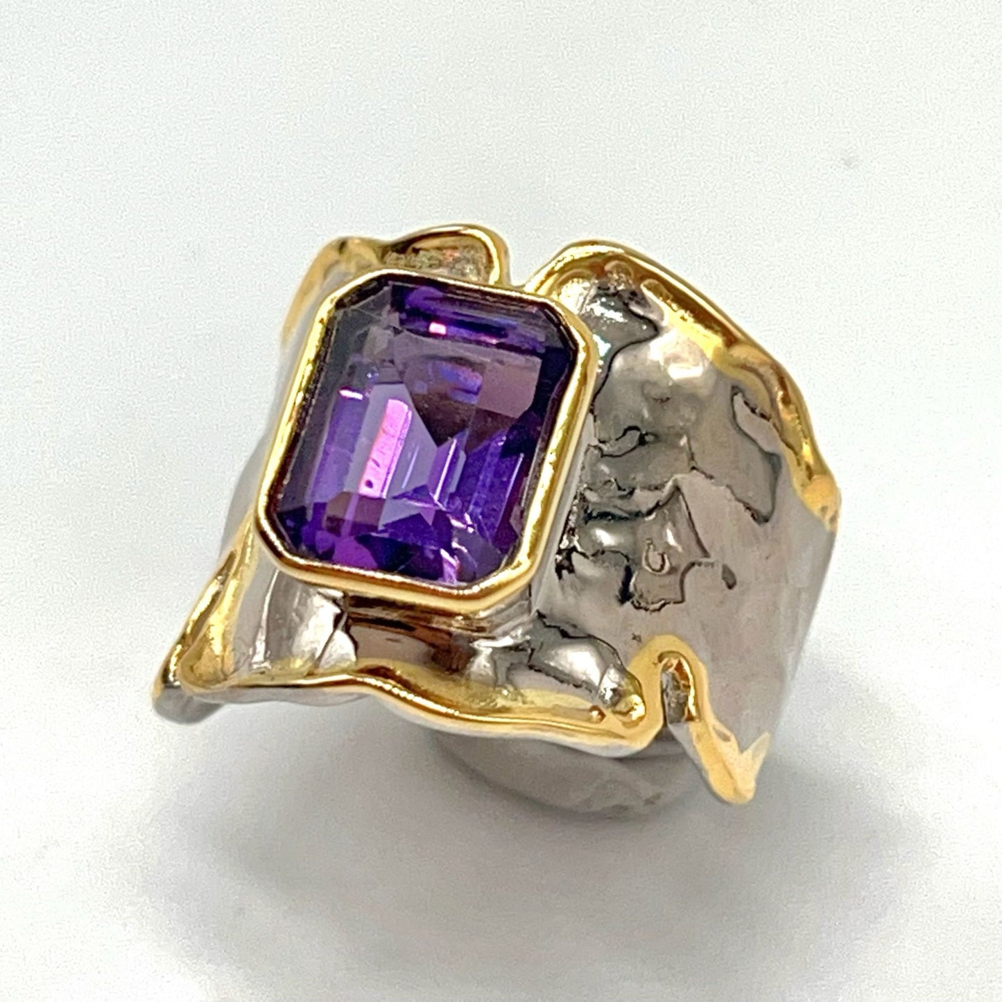 Retro Wind. Amethyst Ring in Silver 925. Golden Lining