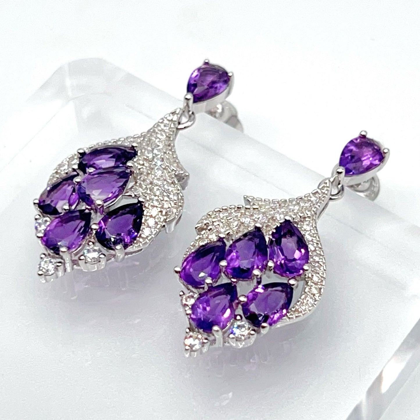 Contemporary Cocktail . Earring in Silver 925 with Amethyst Leaf