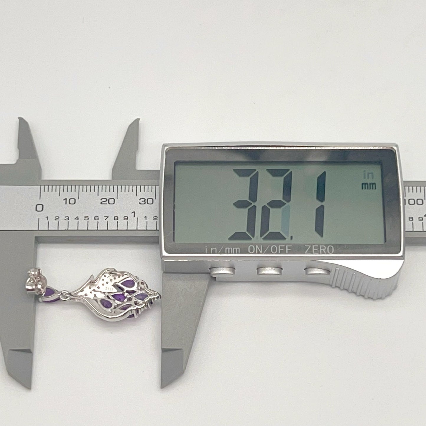 Contemporary Cocktail . Earring in Silver 925 with Amethyst Leaf
