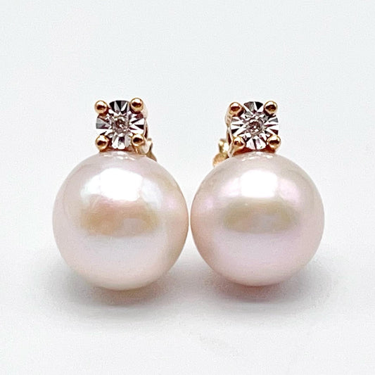 Classic. Edison Pearl Earring Stud in 18K Gold Pendant Head With Diamond