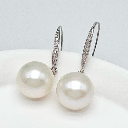 Classic.White Edison Pearl Earring Dangle in Platinum. PT900