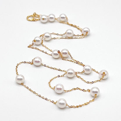 Starlight . White Pearl Necklace in 18K Gold. 4mm