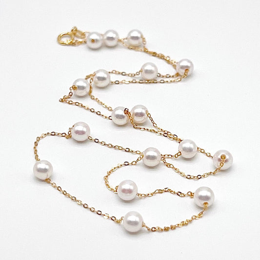 Starlight . White Pearl Necklace in 18K Gold. 4mm