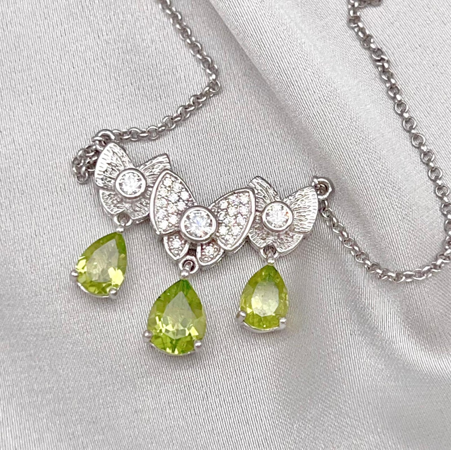 Contemporary Cocktail. Necklace of Peridot in Silver925