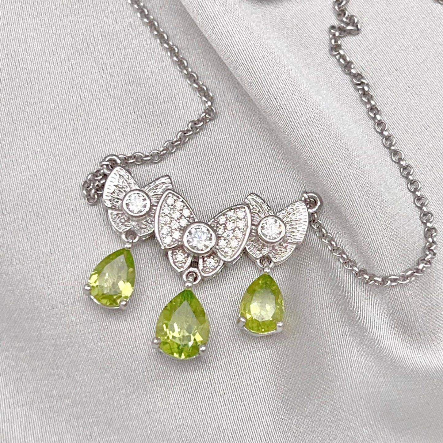 Contemporary Cocktail. Necklace of Peridot in Silver925