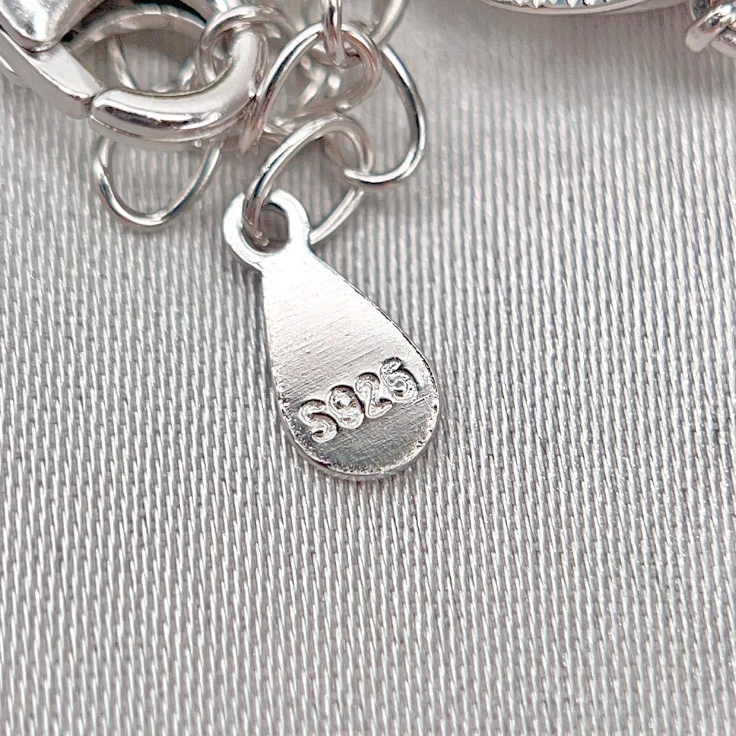 Contemporary Cocktail. Necklace of Peridot in Silver925