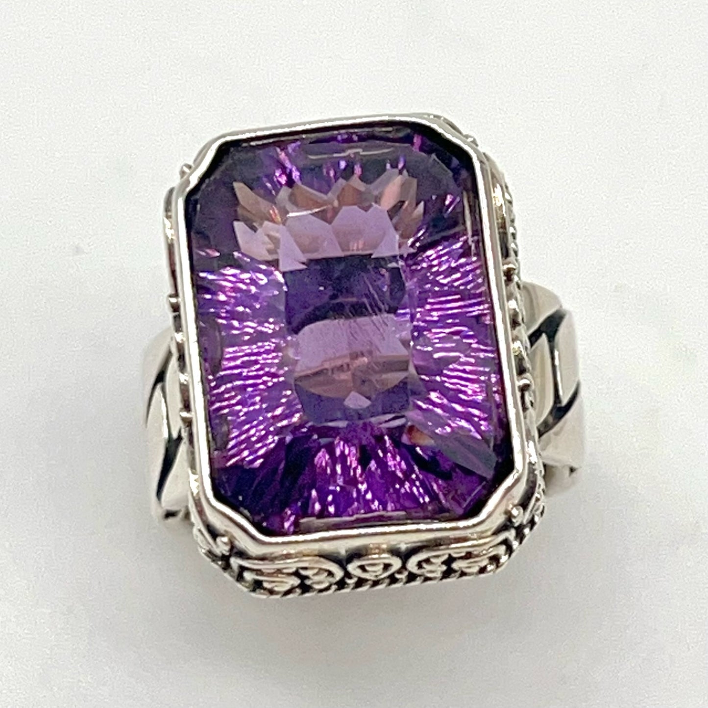 Retro Wind . Ring of Amethyst in Silver 925. Rectangle . Decorative Texture