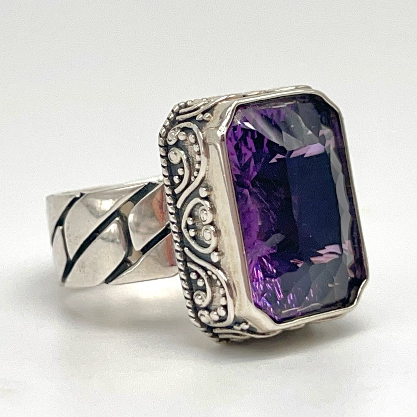 Retro Wind . Ring of Amethyst in Silver 925. Rectangle . Decorative Texture
