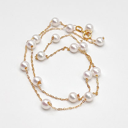 Starlight . White Pearl Necklace in 18K Gold. 4mm