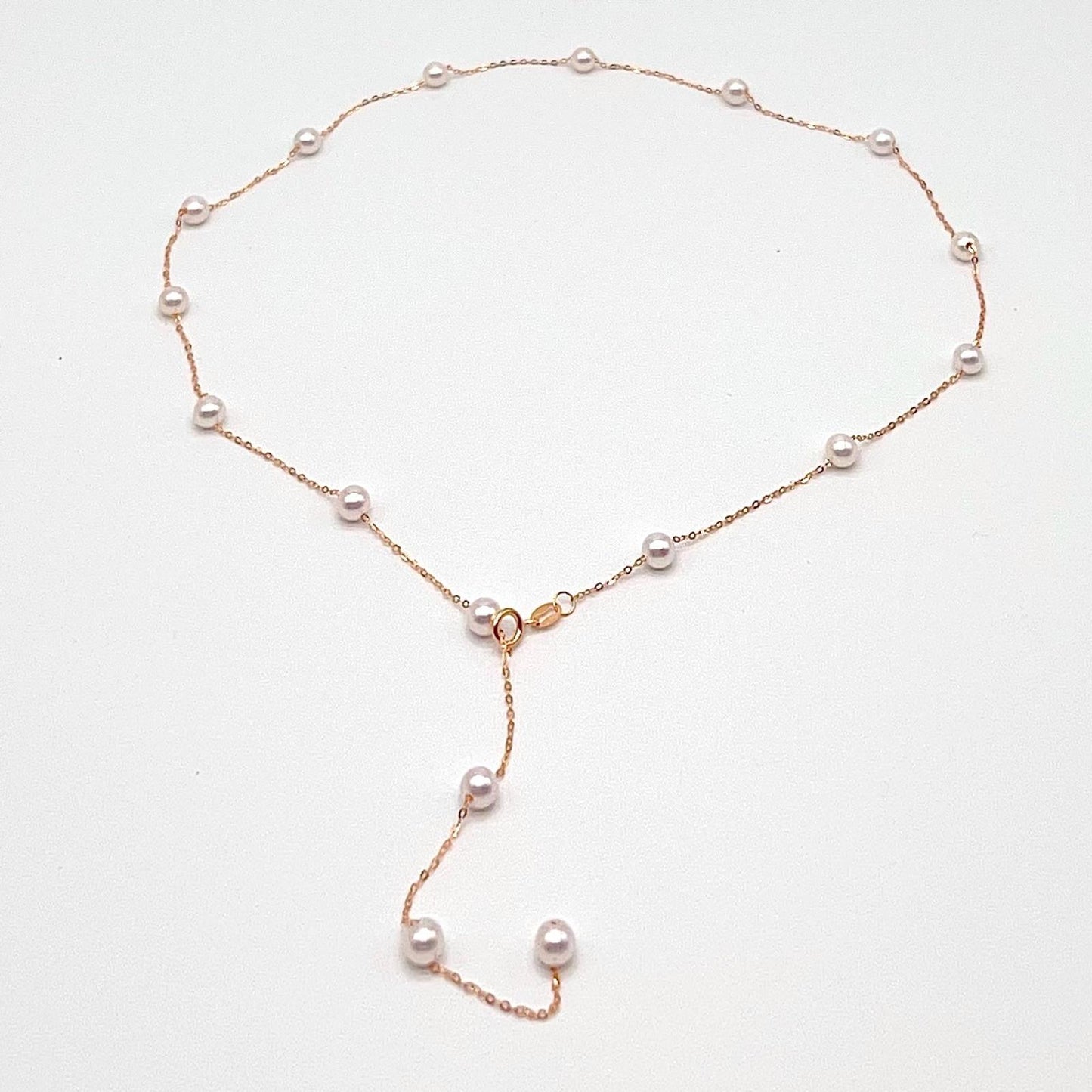 Starlight . White Pearl Necklace in 18K Gold. 4mm