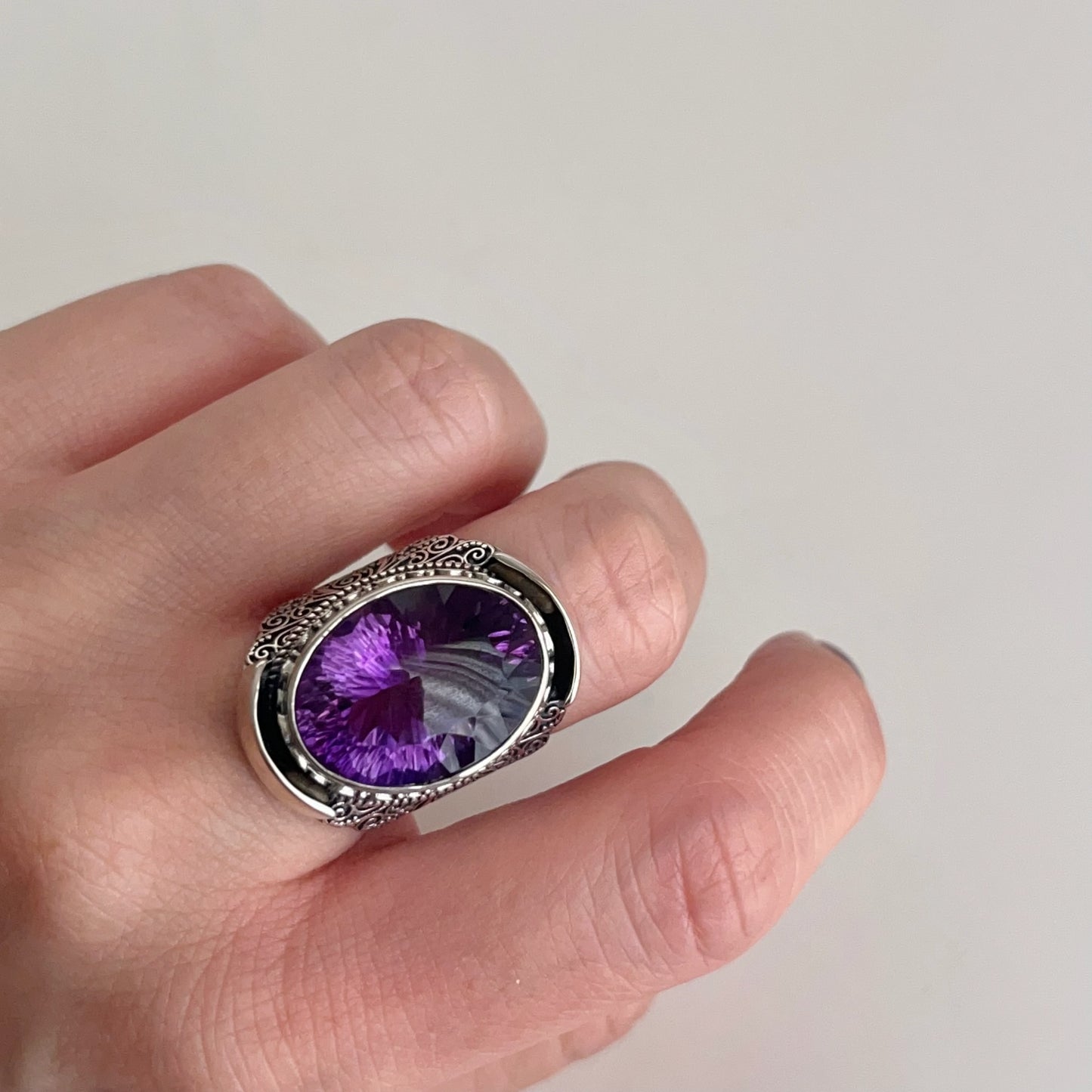 Retro Wind . Amethyst Ring in Silver 925. Oval