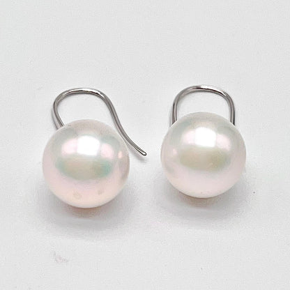 Classic.White Edison Pearl Earring Dangle in Platinum. PT900