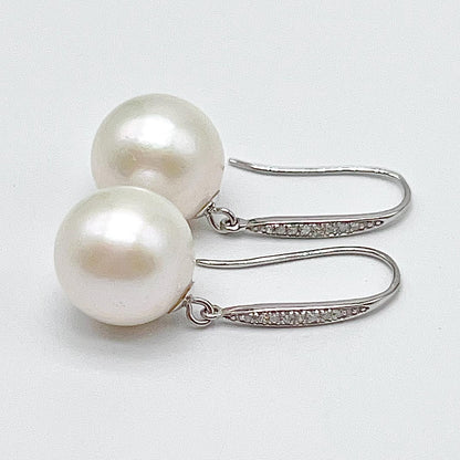Classic.White Edison Pearl Earring Dangle in Platinum. PT900