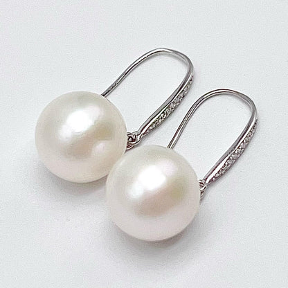 Classic.White Edison Pearl Earring Dangle in Platinum. PT900