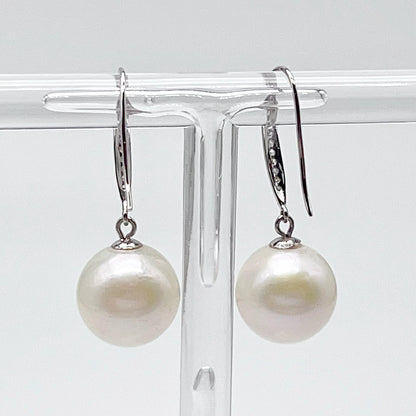 Classic.White Edison Pearl Earring Dangle in Platinum. PT900