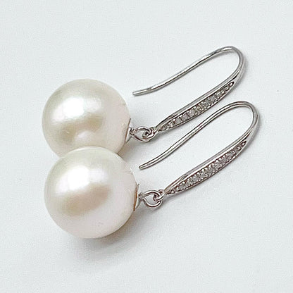 Classic.White Edison Pearl Earring Dangle in Platinum. PT900