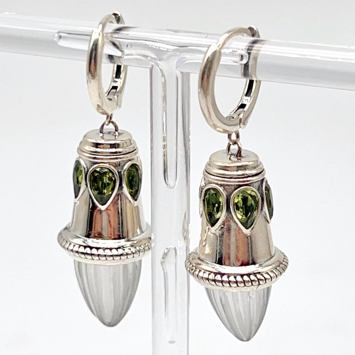 Retro Wind . Earring of Quartz in Bullet Shape with Peridot in Silver 925
