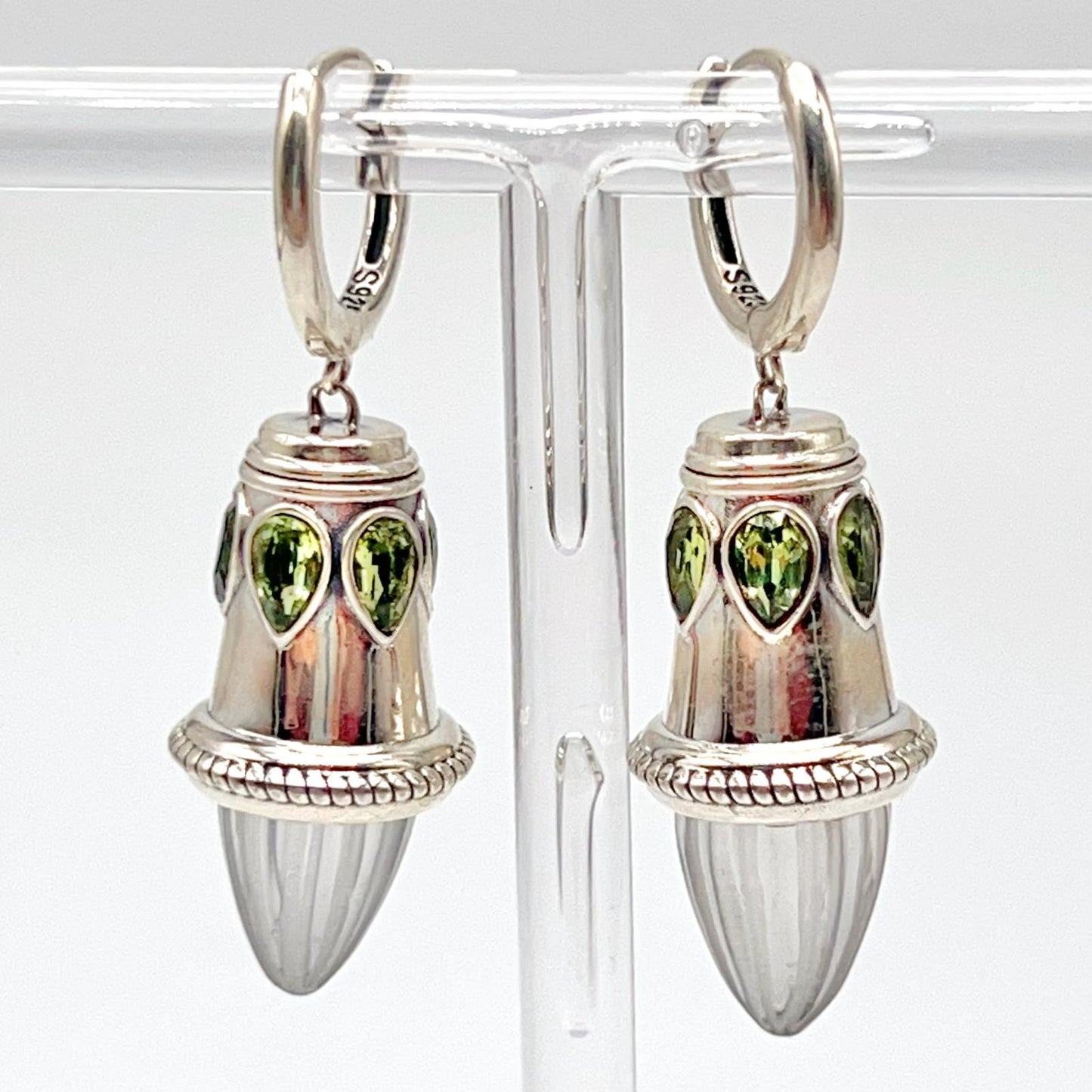 Retro Wind . Earring of Quartz in Bullet Shape with Peridot in Silver 925