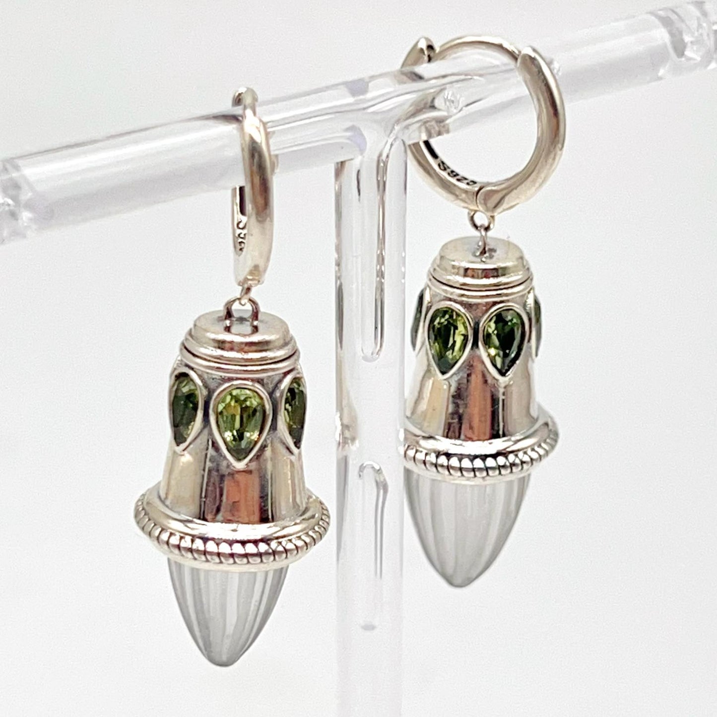 Retro Wind . Earring of Quartz in Bullet Shape with Peridot in Silver 925