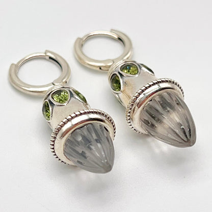 Retro Wind . Earring of Quartz in Bullet Shape with Peridot in Silver 925