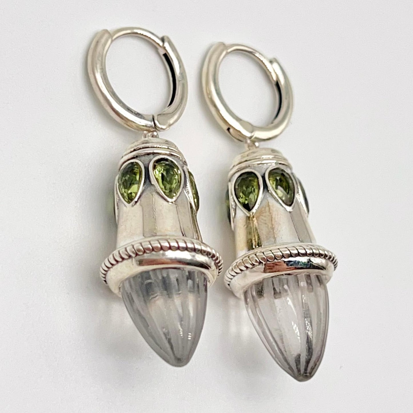 Retro Wind . Earring of Quartz in Bullet Shape with Peridot in Silver 925