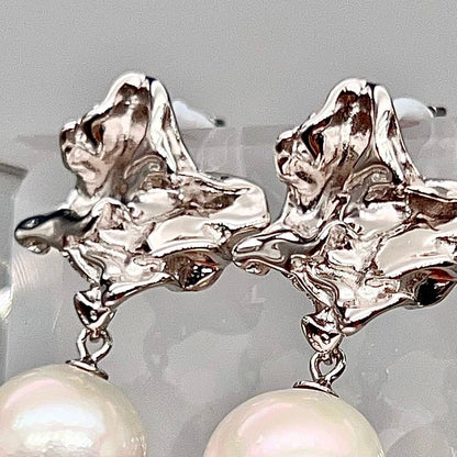 Retro Wind . Earring of Edison Pearl in Silver 925. Twisted Surface