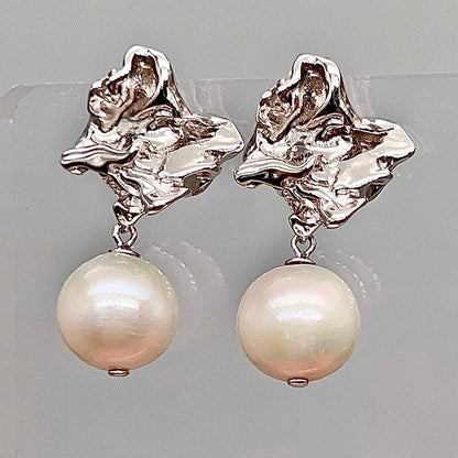 Retro Wind . Earring of Edison Pearl in Silver 925. Twisted Surface