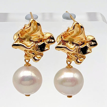 Retro Wind . Earring of Edison Pearl in Silver 925. Twisted Surface