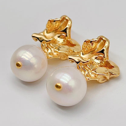 Retro Wind . Earring of Edison Pearl in Silver 925. Twisted Surface