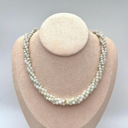 Classic. Necklace of green Jadeite in 18K Gold. 3 String. 4mm