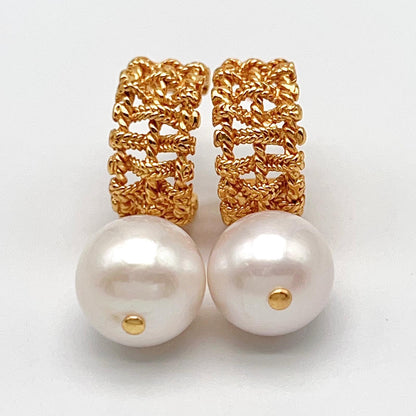Retro Wind. Edison Pearl Earring in Silver 925. White . Weaving Dangle
