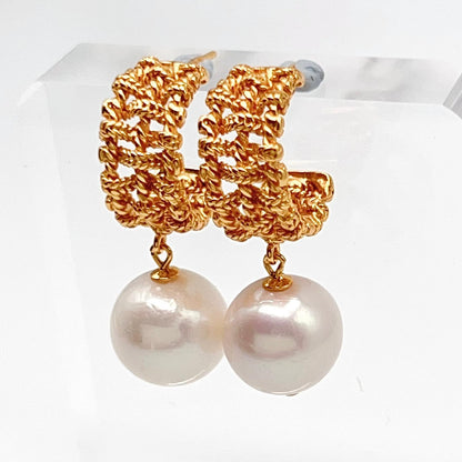 Retro Wind. Edison Pearl Earring in Silver 925. White . Weaving Dangle