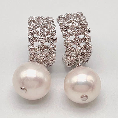 Retro Wind. Edison Pearl Earring in Silver 925. White . Weaving Dangle
