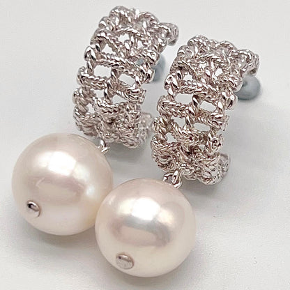 Retro Wind. Edison Pearl Earring in Silver 925. White . Weaving Dangle